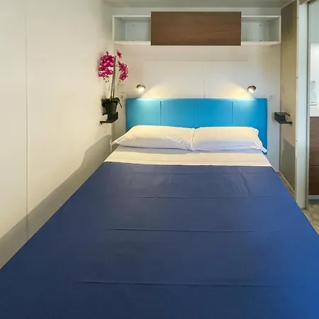 Holiday home Gorgeous Stacaravan In *